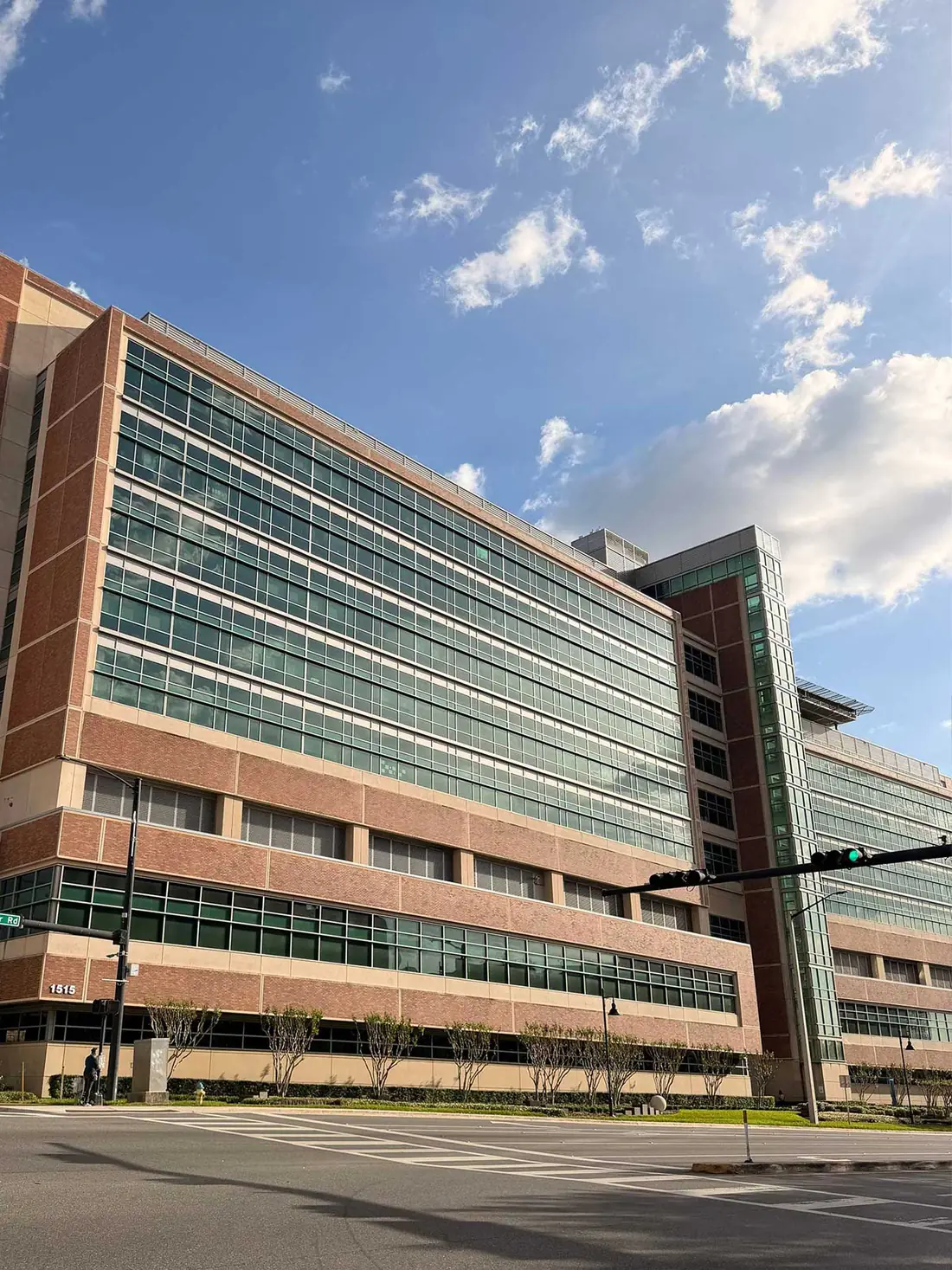 Medical building with bands of exterior windows